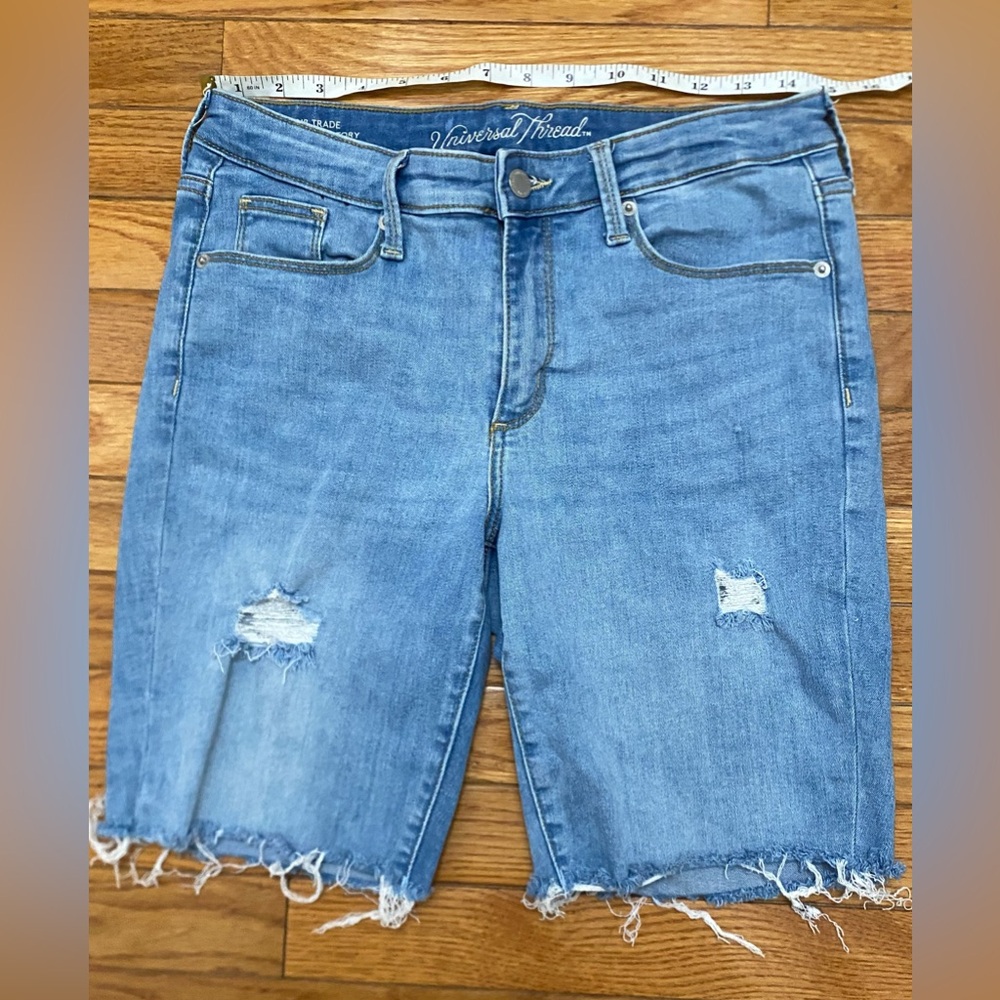NWOT Universal Thread Mid Rise Shorts